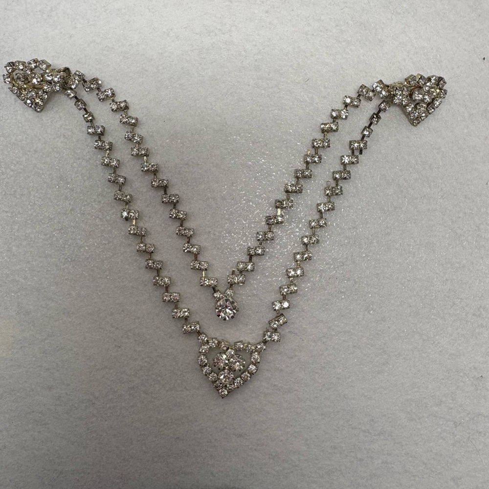 Vintage Sweater or Collar Clips with Double Chain - Picture 4 of 6